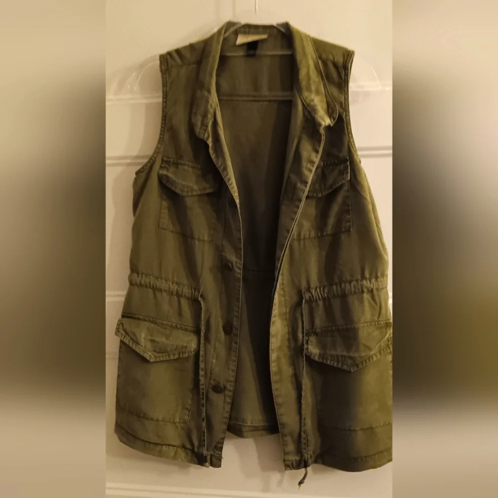 Universal Tread Goods Co. Utility Vest w/ Buttons & Drawstring - Picture 4 of 9